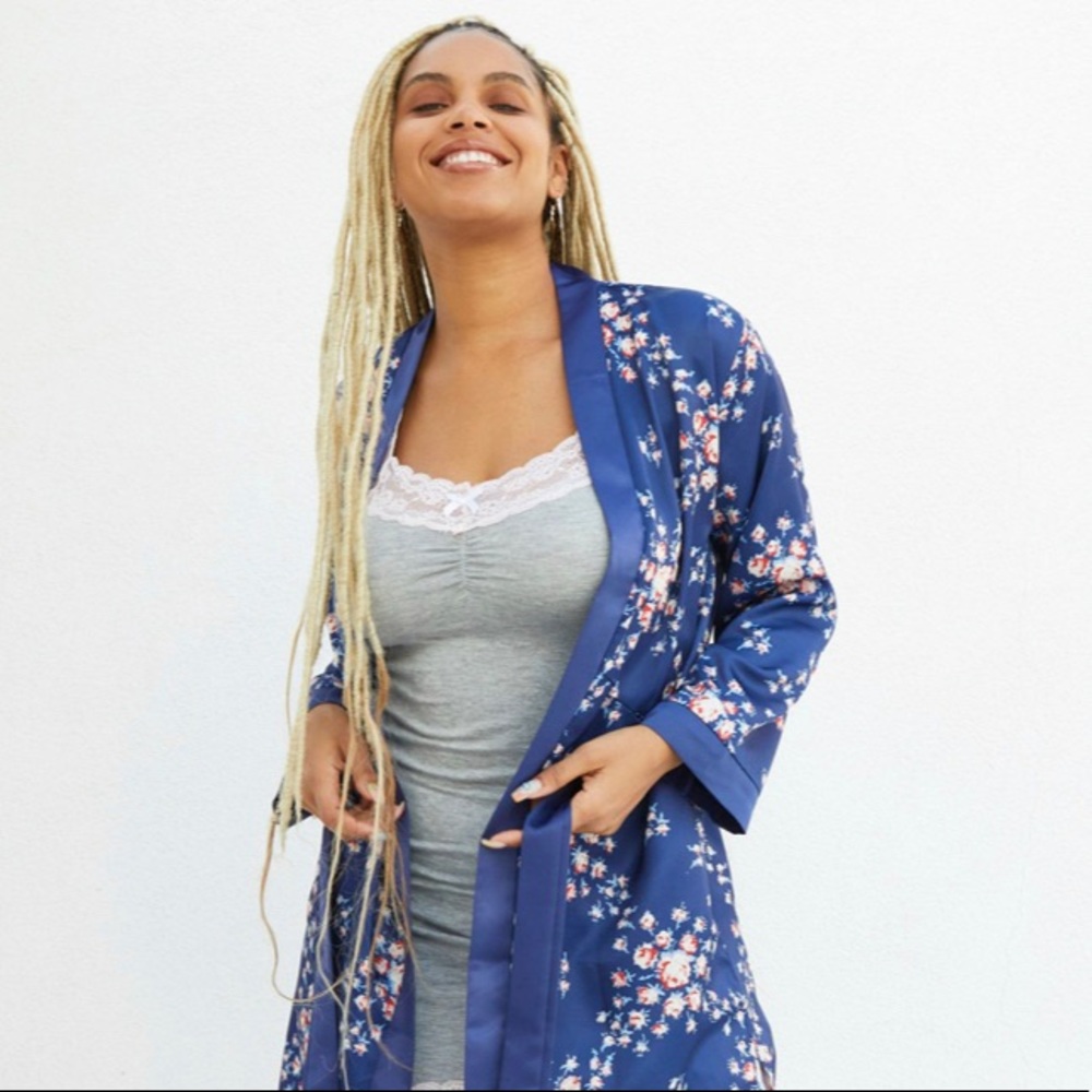 🍄 NWT Morgan Lane Allie Robe in Navy Floral - Picture 1 of 9